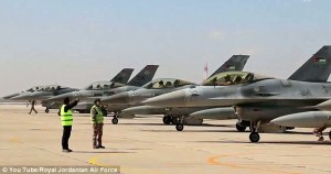 Flota de los F-16 jordanos preparados para atacar al EI en Siria / Daily Mail